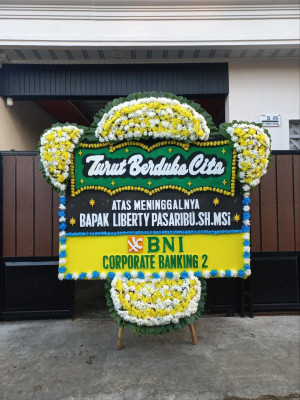 Papan Bunga Duka di Penggalang