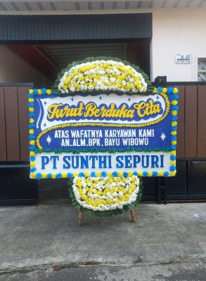 Papan Bunga Duka di Penggalang