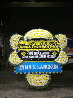 Papan Bunga Duka di Penggalang